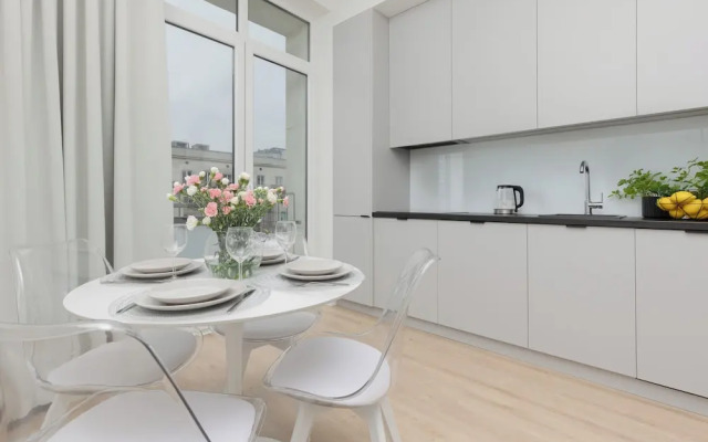 Warsaw Panorama Apartment by Renters