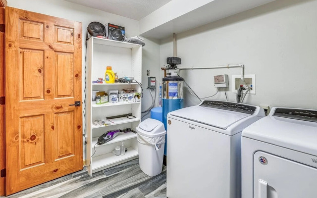 Snowy River 4 Bedroom Home by RedAwning