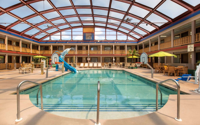 AmericInn by Wyndham La Crosse Riverfront-Conference Center