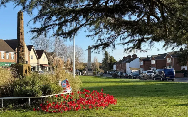 Meriden Apartment Retreat - Sleeps 7 - Near Nec