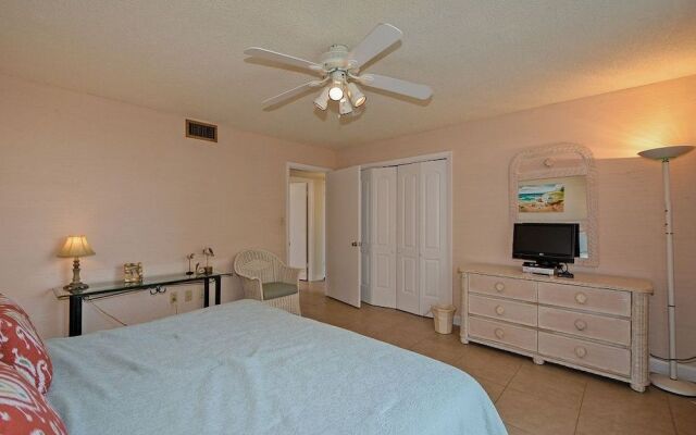 Shoreline 3036 Condo by RedAwning