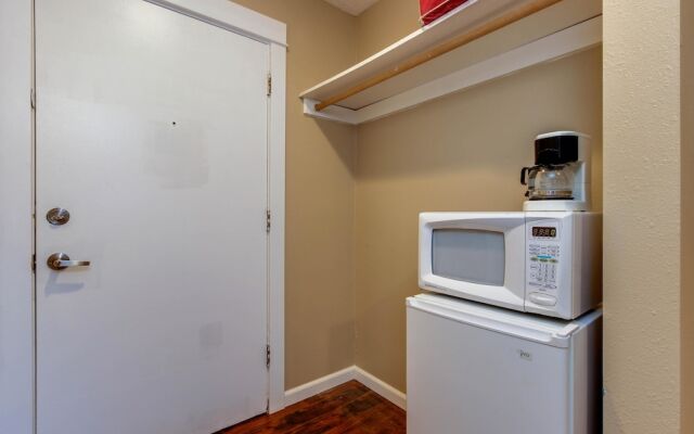 The Sandstone Point Inn