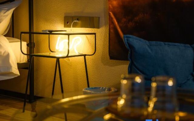 Xinglu Huasu City Meisu (Longzihu Subway Station)