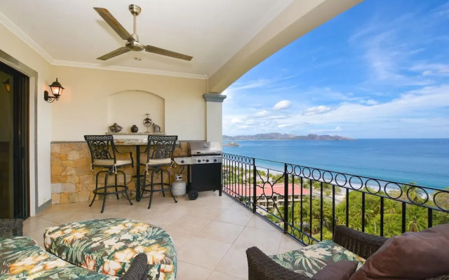 Luxury 2 bedroom condo with ocean view - Few steps from beach