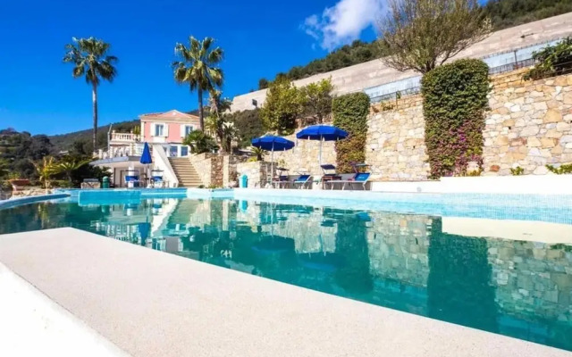 Villa Paradise-sleeps 20-pool-sea Views-pets