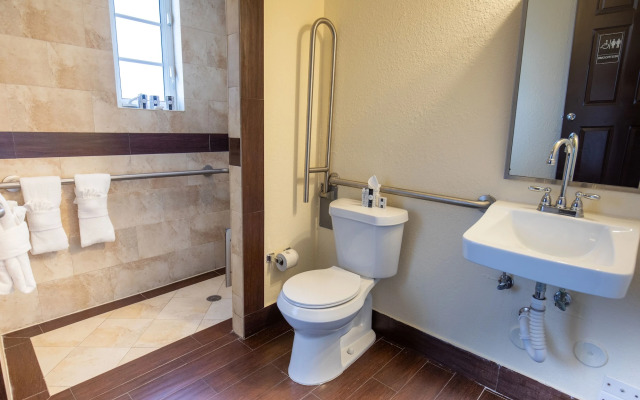 Tradewinds Apartment Hotel