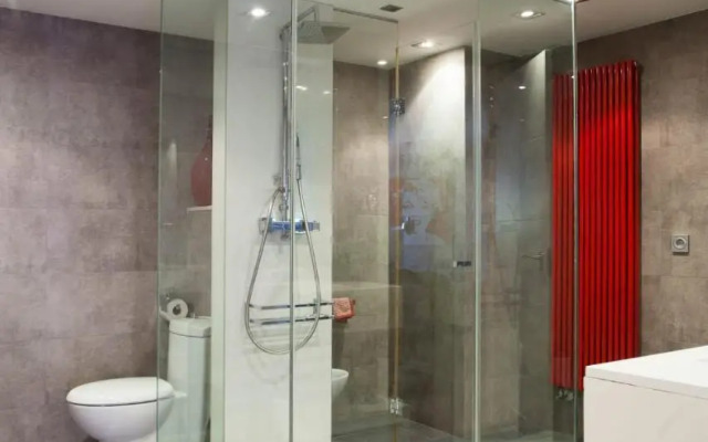 Piso moderno, céntrico y con garaje gratis