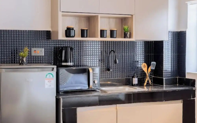 Lux Suites Studio City Apartments