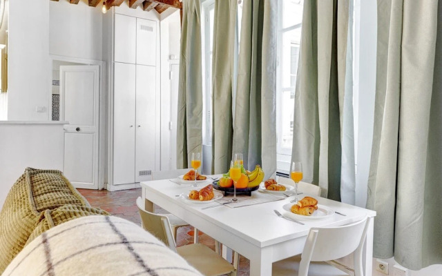 Charming 1BR Near Latin Quarter