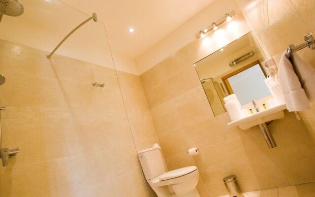 Storybook Riverside Inn