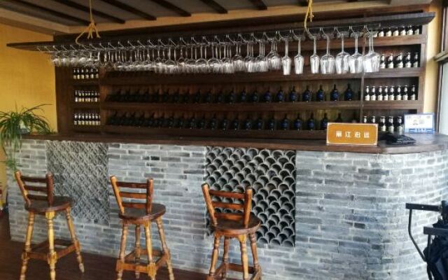 Lijiang Hefenghut Inn
