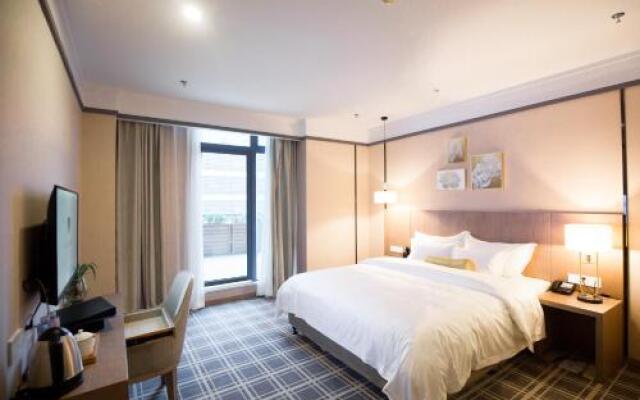 Book & Life Hotel