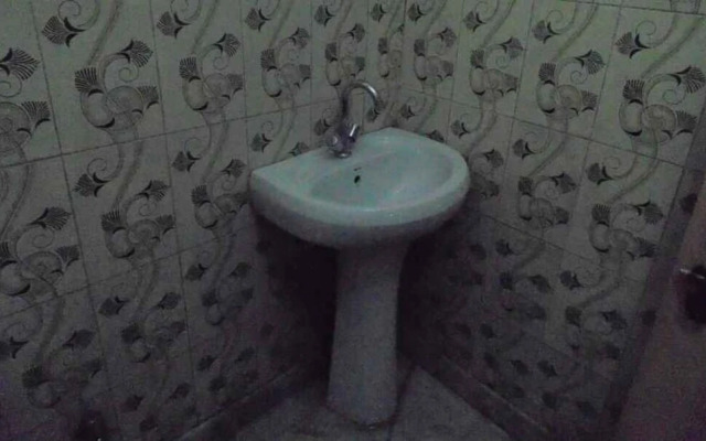 Goroomgo Red Sea Plaza Bhopal