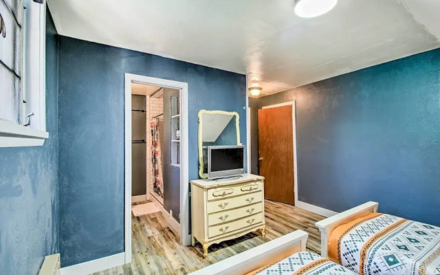 Furnished Patio & Fire Pit: Pinetop Cabin!