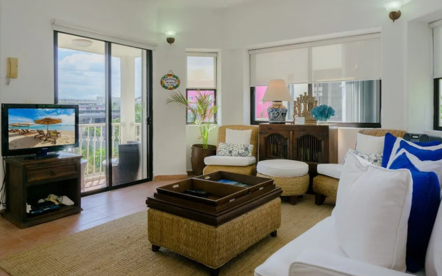 Royal Palms 9 1 Bedroom Condo by RedAwning