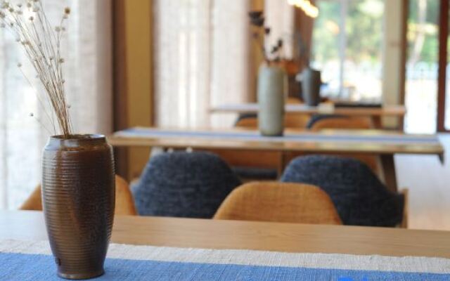 Yihai Shanju Guesthouse
