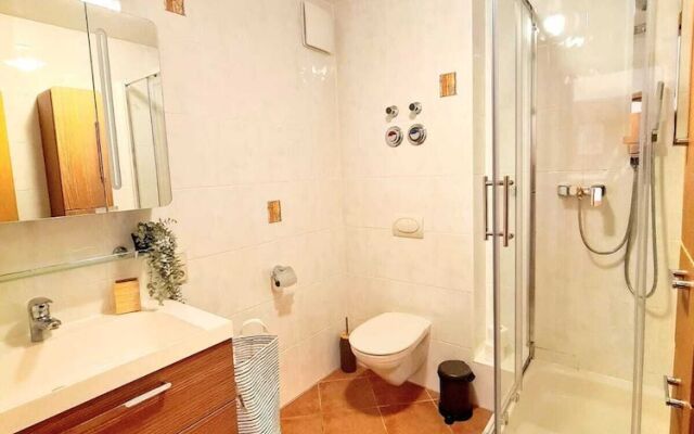 New 1 Bedroom Flat with Balcony & Garden
