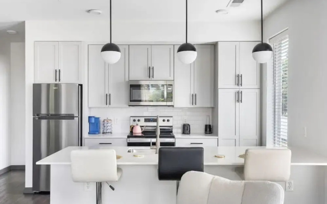 Bright & Cozy 2BR Retreat W/parking Broad Ripple