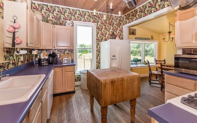 Fischer 3 Bedroom Farmhouse by RedAwning