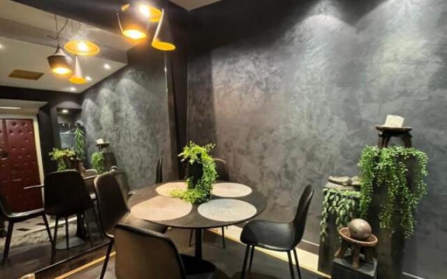 Black Pearl apartment