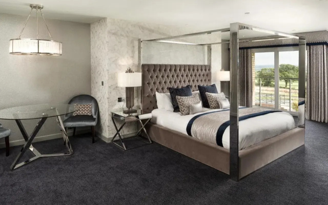 Radstone Hotel