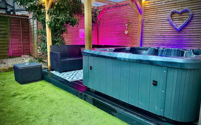 Clifton Stylish Hot Tub House in Blackpool