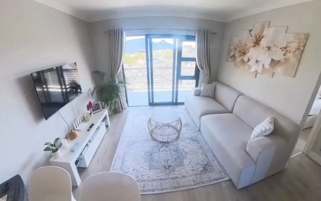 Immaculate 2-bed Apartment in Cape Town