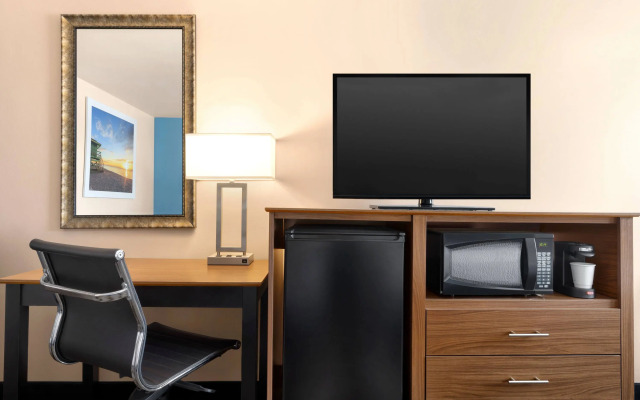 Days Inn by Wyndham Middletown/Newport Area