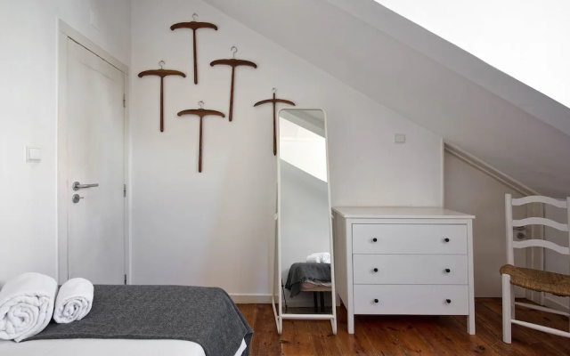 Alecrim 4 · Bright Tailor Made in the Heart of Lisbon