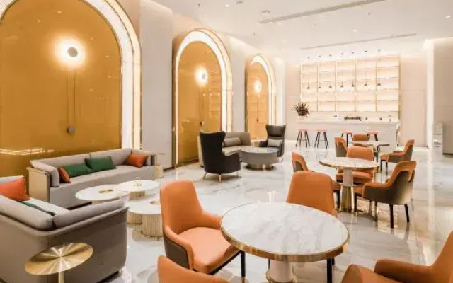 Junlin.Crescent Bay Hotel