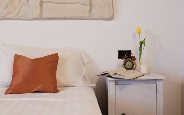 JOIVY Attic on the Lake