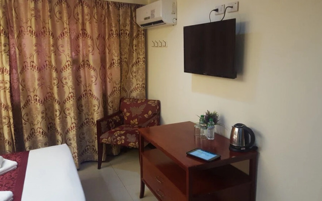 Vaccinated Staff - Capital O 824 Chinatown Lai Lai Hotel