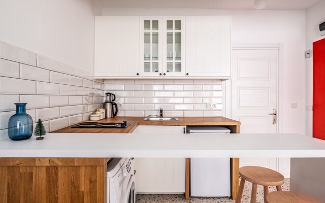 Sleek Studio Flat With Central Location in Kadikoy