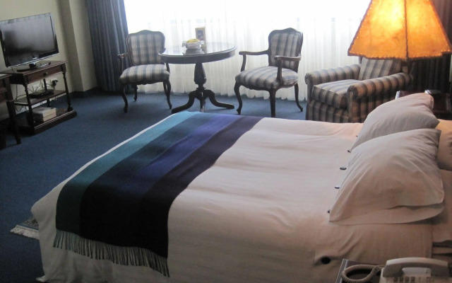 Suites Plaza Las Flores