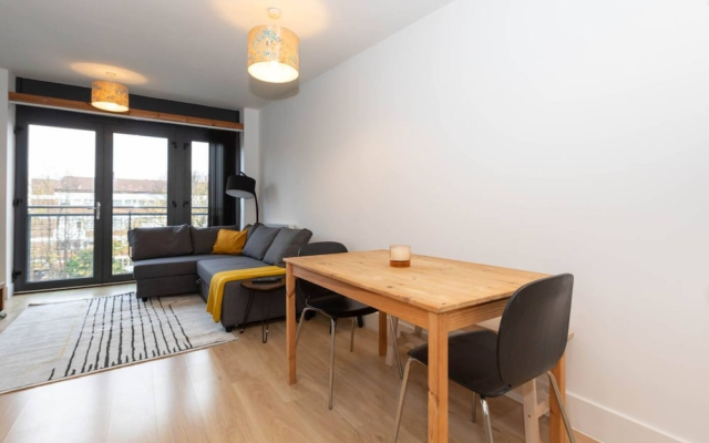 Lovely 1 Bedroom Flat Overlooking Canal in Hackney