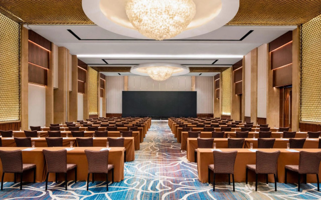 Sheraton Grand Shanghai Pudong Hotel & Residences