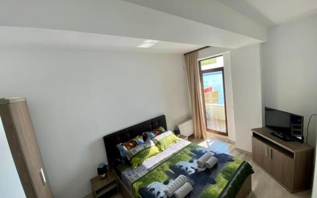 Bizi Apartment Summerland Mamaia Free Sunbeds