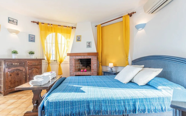 holiday house in Empuriabrava with private pool and mooring