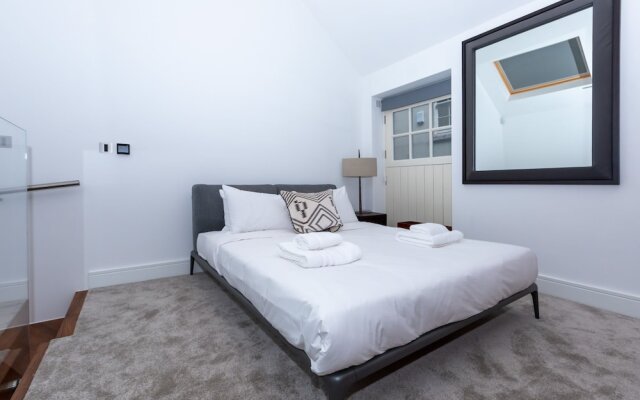 Central and Unique 1 Bedroom Mews House in Mayfair
