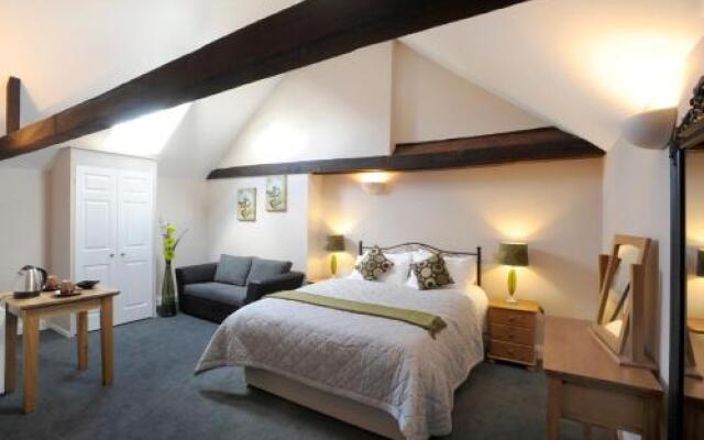 Trowel And Hammer Inn