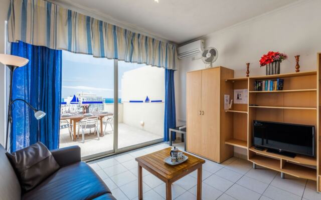 Getawaysmalta- Spinola Bay 1-bedroom Seafront Penthouse St Julian Near Paceville