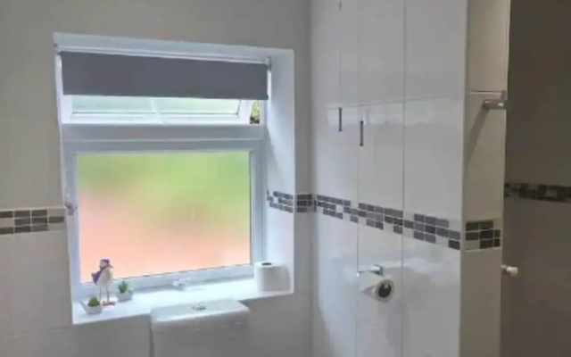 2 Bed - Work - Holiday - Pets Welcome - Parking