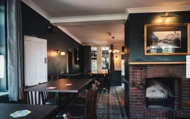 Old Railway Hotel porton