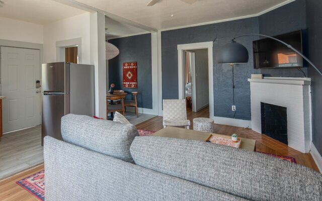 Cozy 2BR Home near Roosevelt Row by WanderJaunt