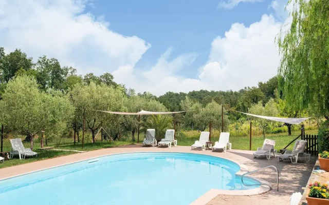 Charming Apartment in Collesalvetti With Garden