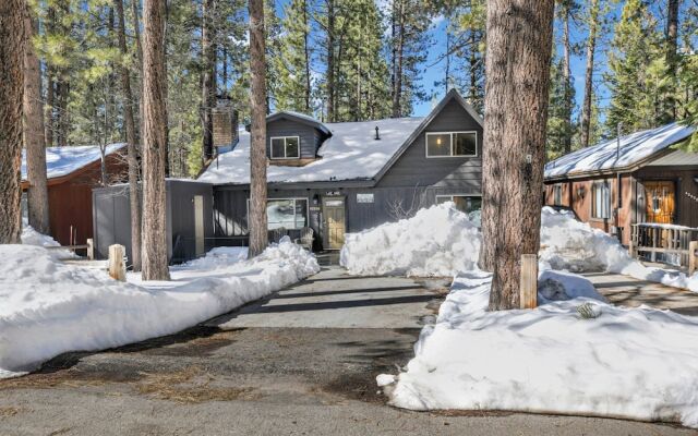 THE Teddy Bear Chalet #2257