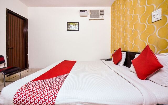 OYO 15933 Hotel V Square
