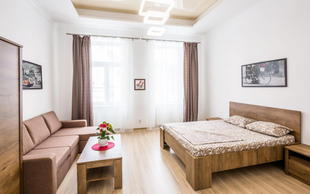 Площа Святого Теодора 13