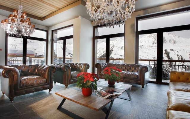 Luxury Apartment With a Balcony in the Lively Arc 2000