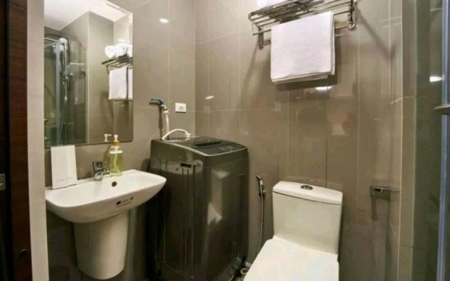 Air Residence Makati Elegant Design WiFi